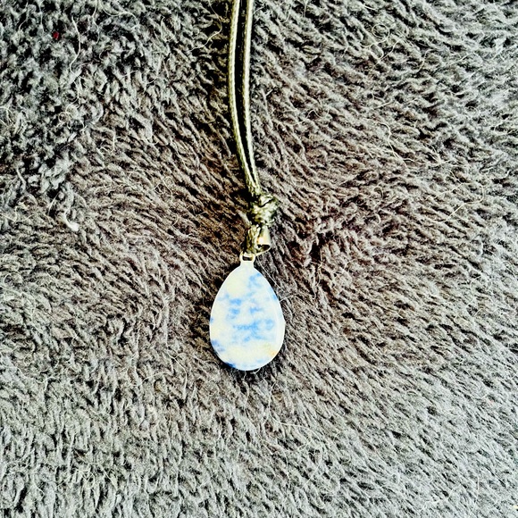 11 Crystal necklaces on leather cords - Picture 10 of 10